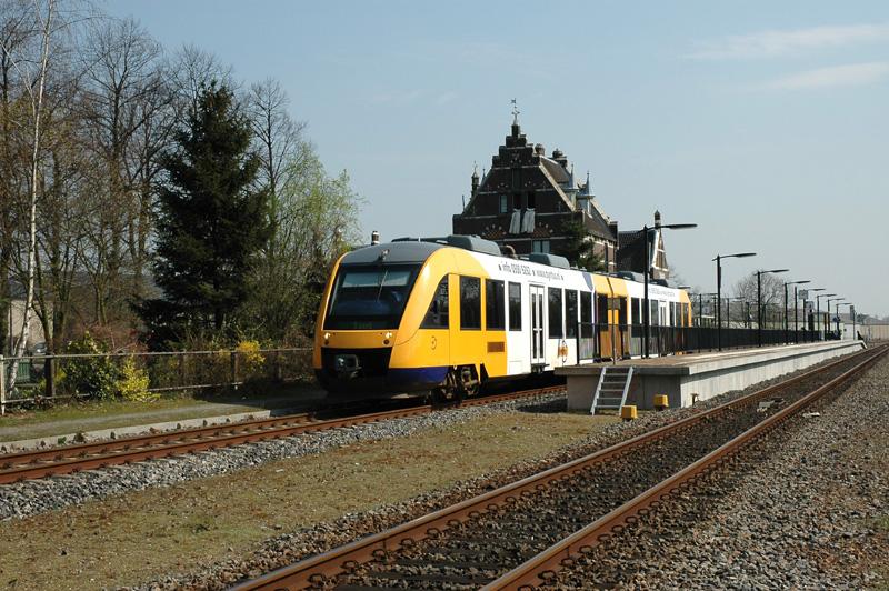 Syntus LINT 43 am Bahnhof Kesteren. 04.04.2005