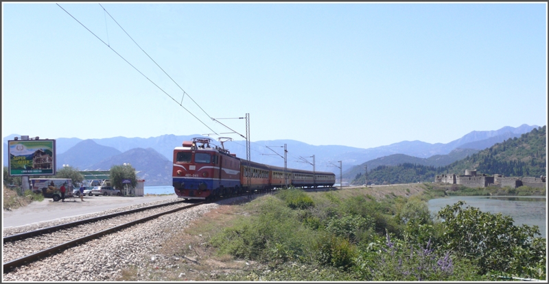 SZ 432 nach Beograd am Skadarsko Jezero/Skutarisee. (29.07.2009)