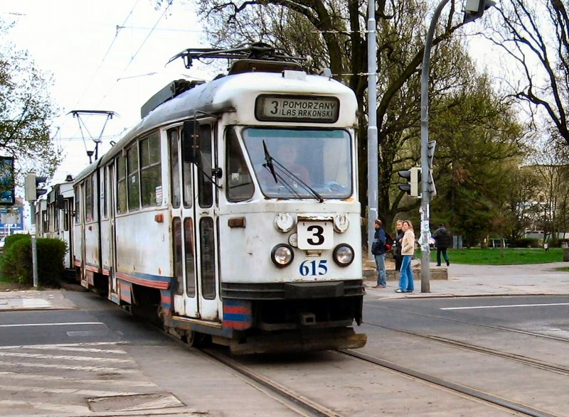 Szcecin: Defekter Triebwagebn 615 wird von einem Tatrazug geschoben, 2006