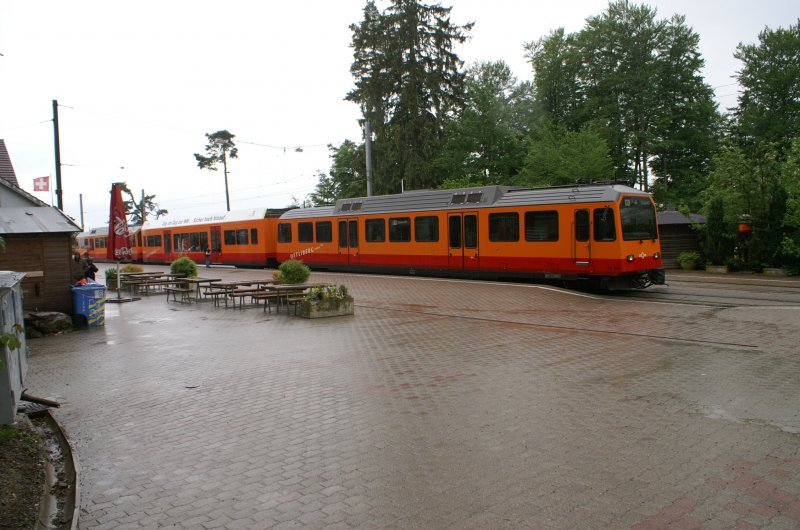 SZU BE526528 Endstation Uetliberg 01.06.2006.
Erbauer SLM/Siemens 1992 - 1993 / 1435mm / 584kw / 44.0t / 70 kmh