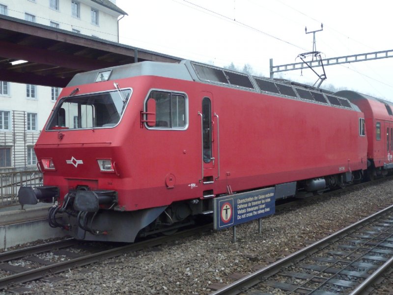 SZU - E-Lok Re 4/4 456 544 im Bahnhof von Langnau-Gattikon am 15.02.2008