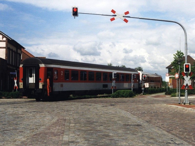 T4 der NVAG (Nordfriesische Verkehrsbetriebe AG) mit Nahverkehrszug Dagebll Mole-Niebll in Niebll am 16-5-1999. Bild und scan: Date Jan de Vries. 