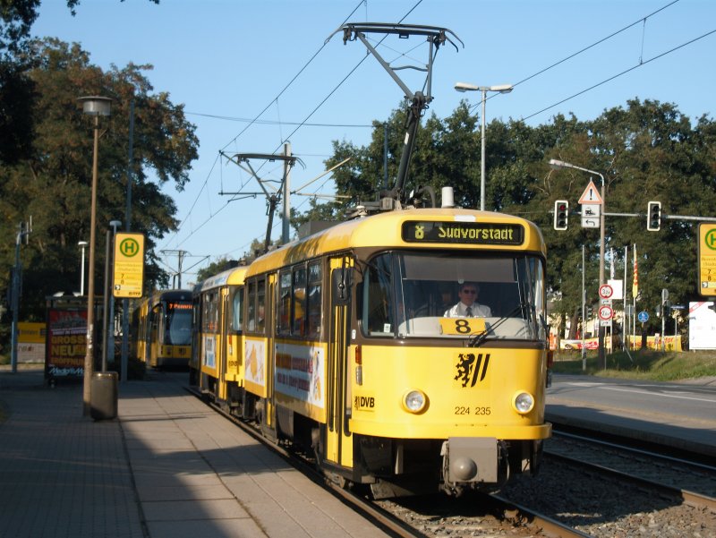 T4D 229 235 hlt an der Hst.  Heeresbckerei  in Dresden.
18.09.09