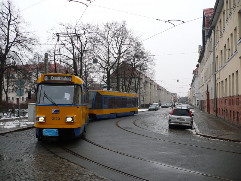 T4Dm 2173 mit Niederflurbeiwagen in der Huttenstra�e, Leipzig-Gro�zschocher