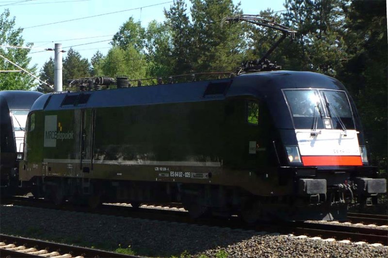 Tadaa! Hier issa! 182 526 MRCE-Dispolok: heute bei der Durchfahrt durch Gro�beeren; der ER20 gelang mir nicht, aber ich bin froh, da� ich wenigstens diese  Black Beauty  treffen konnte.