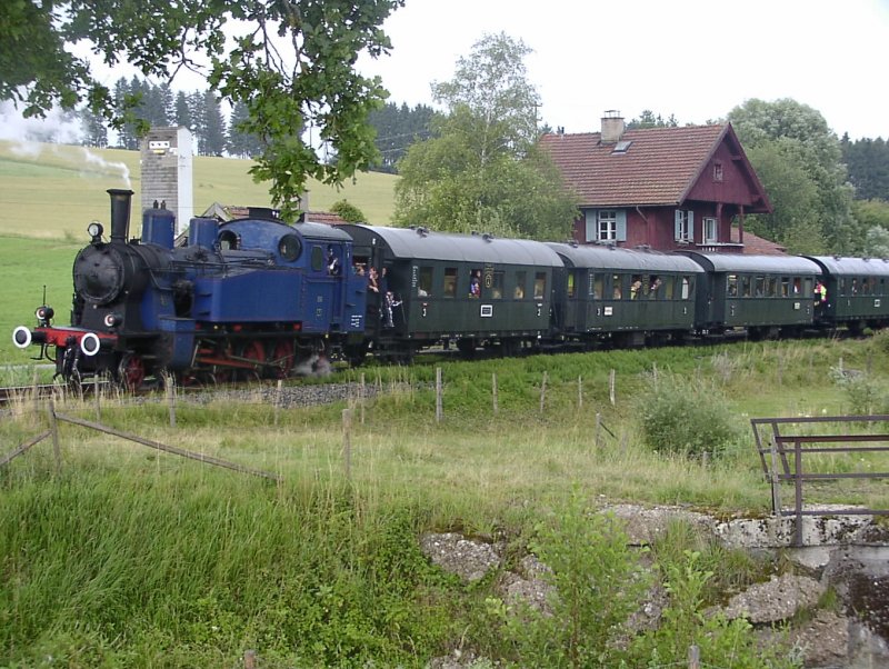 TAG 7 mit Sonderzug zu 100 Jahre Traunstein - Waging, Richtung Waging bei der Einfahrt in Otting, 06.07.2002 15:58