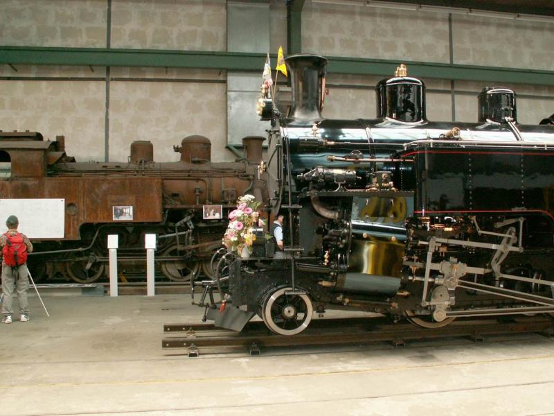 Tag der offenen Tr in der DFB Werkstatt Chur.Im Vordergrund die HG 3/4 FO No.4 (SLM 1913)Hinten die HG 4/4 No.704 ex.Vietnam 40.304(SLM 1923)Chur 11.06.06