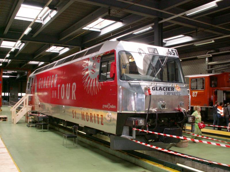 Tag der offenen Tr in Samedan.Glacier Express Lok Ge 4/4 III
No.651.Samedan 10.06.06