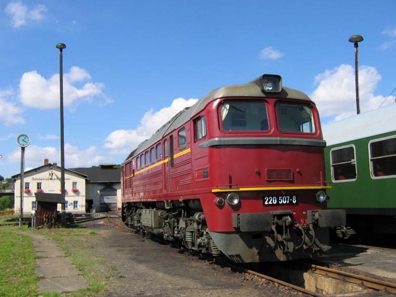  Taigatrommel  220 507 (ex V200 507 DR) der Leipziger Eisenbahnverkehrsgesellschaft in Nossen - 31.07.2005
