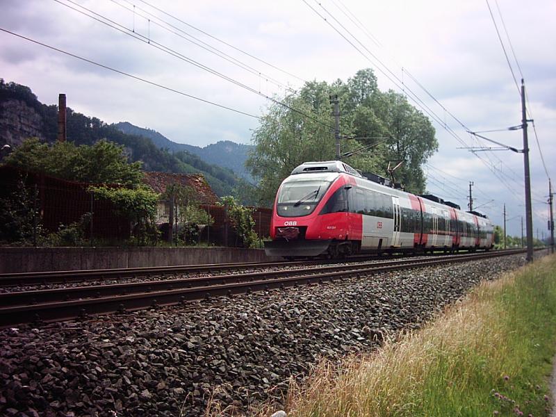 Talentetriebzug am 5.6.2006 kurz vor der Station Hatlerdorf in Vorarlberg.