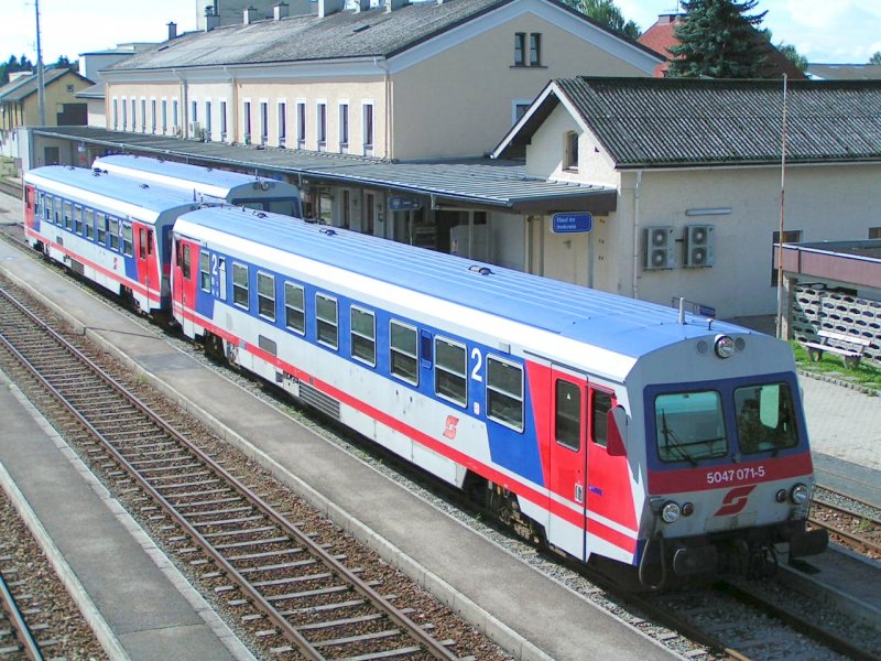 Tandemeinsatz fr 5047 071-5 mit 078-0 als R5979  Bhf Ried i.I. 2006-08-14