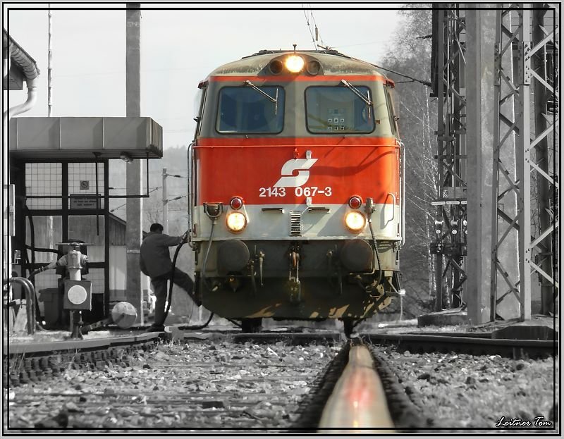 Tankstopp bei der Diesellok 2143 067 in Knittelfeld.
5.4.2008