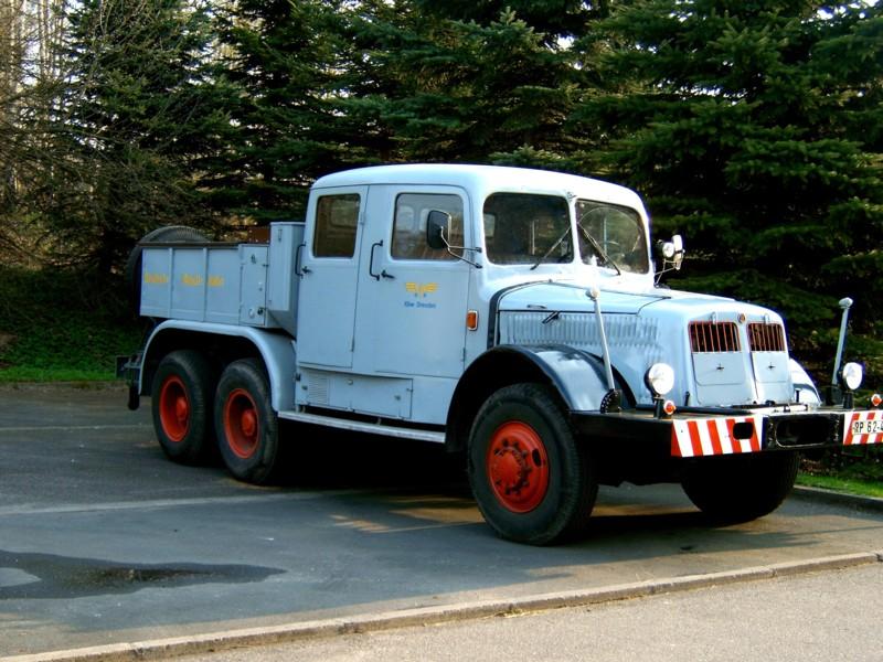 Tatra 141 Culemeyerzugmaschiene beim Feldbahn und Traktorentreffen Chemnitz Hilbersdorf 24.04.05