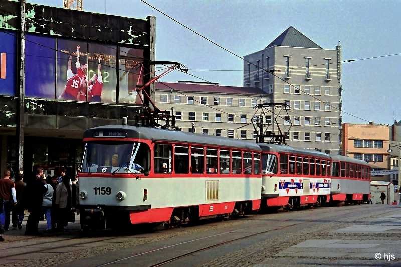 Tatra-Grozug 1159 + 1165 + 161 auf dem Markt (28. Mrz 2003)