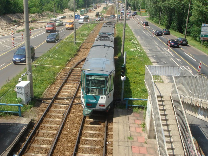 Tatra Triebzug 150/250 der Linie 99 nach Kirchsteigfeld. Aufgenommen am 19.06.07