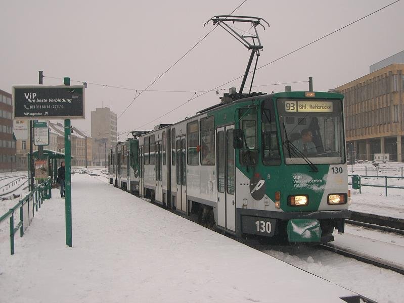 Tatra-Zug 130/131 der ViP an der Haltestelle  Alter Markt . Die Streckenfhrung und die Haltestelle werden zur Zeit verlegt, um Baufreiheit fr das Stadtschloss zu schaffen. 2009-02-16.