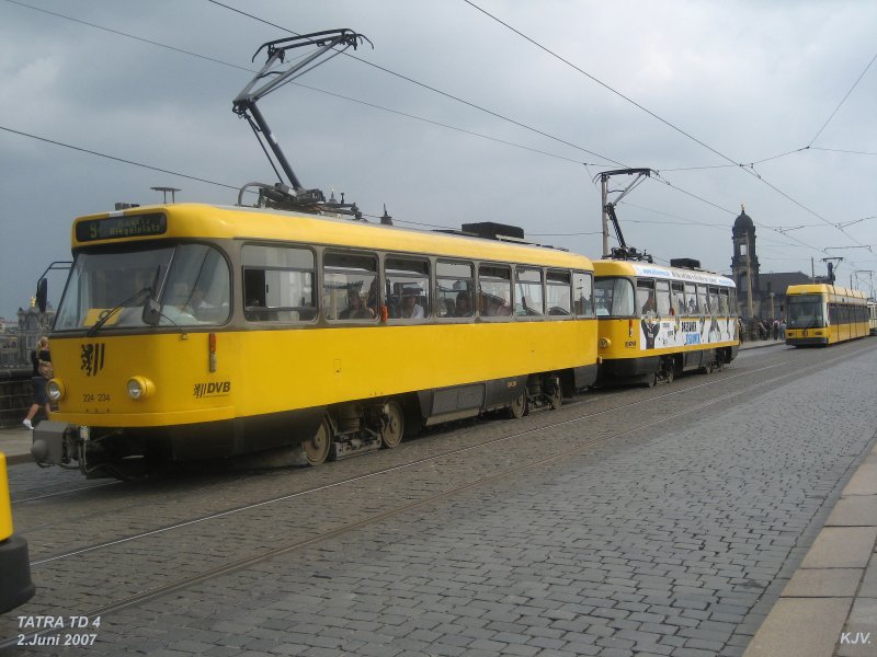 Tatrazug am 02.06.2007 auf der Augustusbrcke.
Auf der Linie 9.
