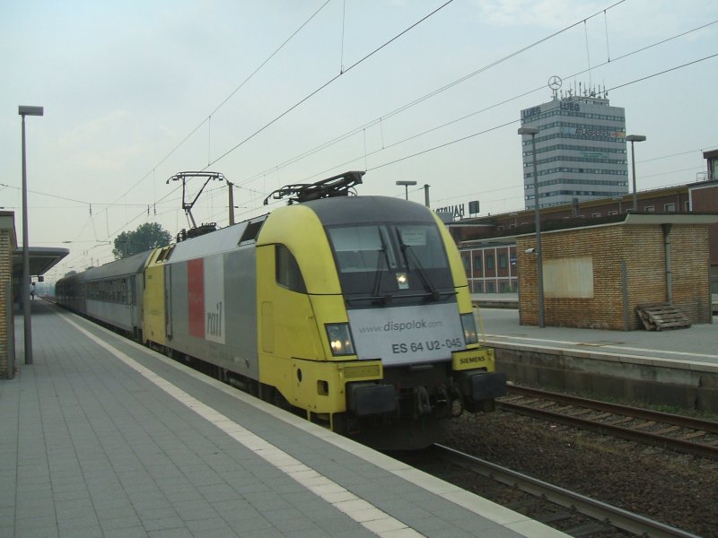 Tauri ES 64 U2 -045 mit RB 40  Ruhr-Lenne-Bahn in Bochum Hbf.
von Essen Hbf. nach Hagen Hbf. Gleis 5 
