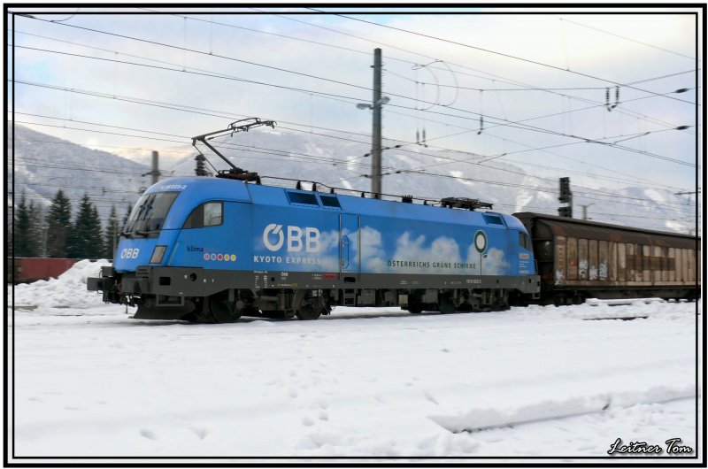 Taurus 1016 023 Kyoto schiebt einen G�terzug in Richtung Spital am Pyhrn.
Bahnhof Selzthal 17.11.2007