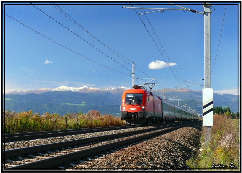 Taurus 1016 mit IC 534 WIFI Karriere Express aufgenommen zwischen Zeltweg und Knittelfeld.Im Hintergrund sind die Seetaler Alpen mit dem Zirbitzkogel zu sehen.
30.09.2007