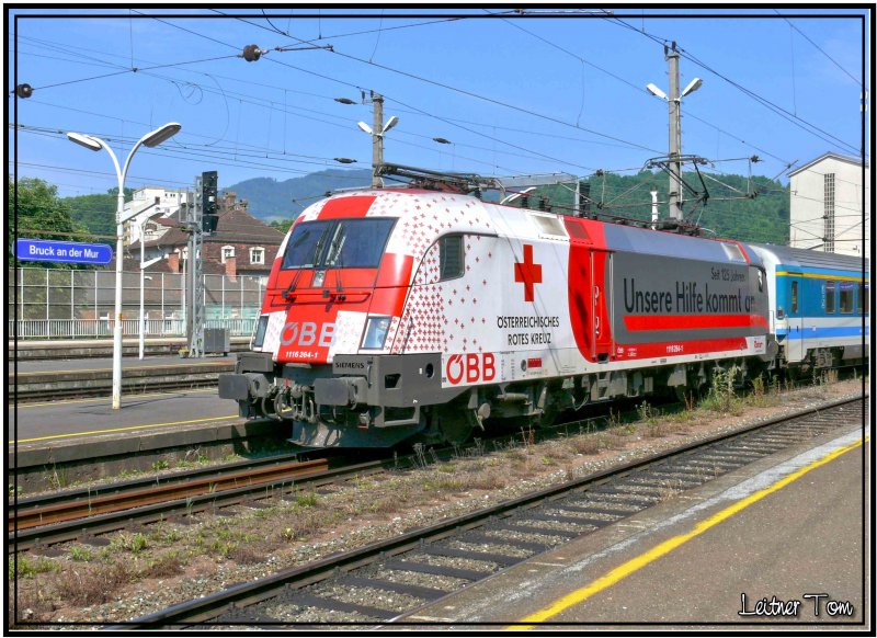 Taurus 1116.264 Rotes Kreuz bespannt den Ec 151 Emona.
Fotografiert in Bruck an der Mur am 10.06.2007