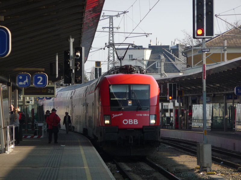 TAURUS  Johann  1116 139-5 im Hauptbahnhof von Wiener Neustadt.