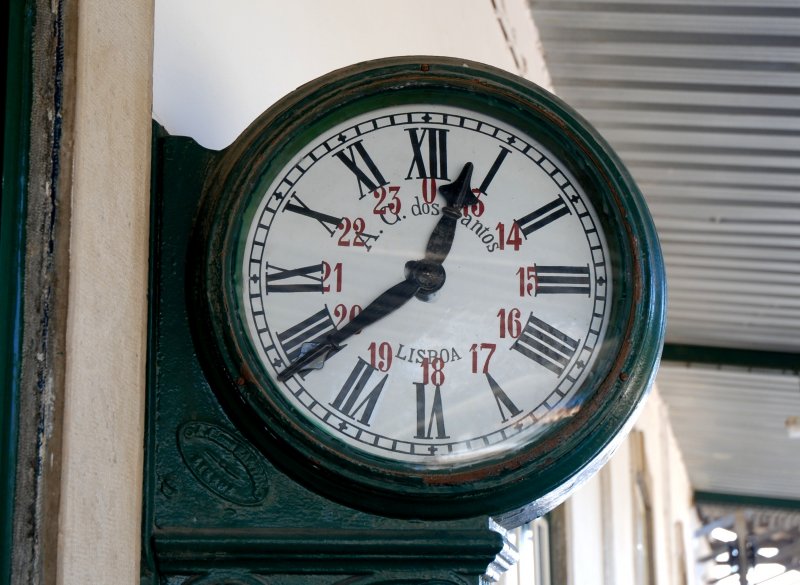 TAVIRA (Distrikt Faro), 19.01.2007, die Bahnhofsuhr