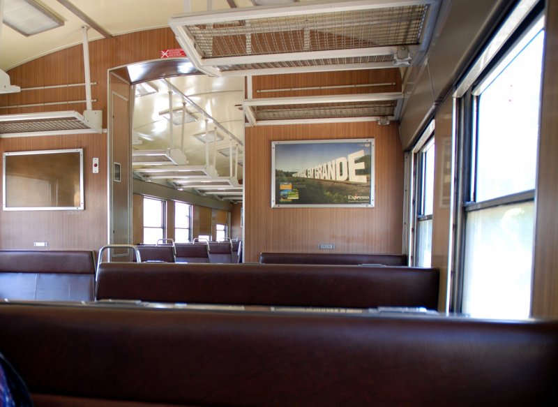 TAVIRA (Distrikt Faro), 19.01.2007, die Inneneinrichtung eines Triebzuges BR 0600 nach Vila Real de Santo António