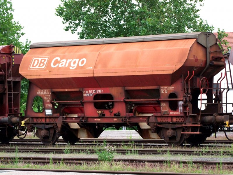 Tds (DB-Cargo;21800722399-1) wartet auf die Entleerung bei einem Mhlenbetrieb; 080823