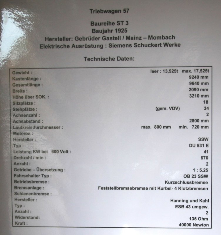 Technisches Datenblatt des Historischer Triebwagens der Darmstdter Straenbahn Baureihe ST 3 welches am 10.09.2006 im Wagen aushing.