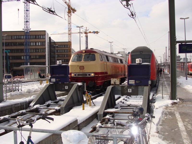 TEE 217 001 am 19.02.09 in Mnchen Hbf , Gl.8 .