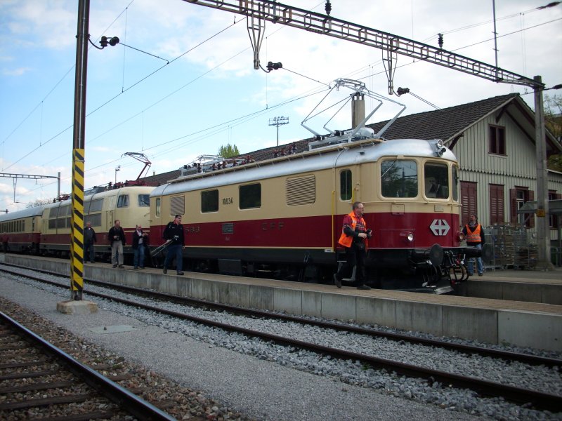 TEE Classics unterwegs mit Re 4/4` 10034 TEE mit der DB Br 103 in Kreuzlingen Hafen anlsslich der Jungfernfahrt von der 10034 am 18.04.09