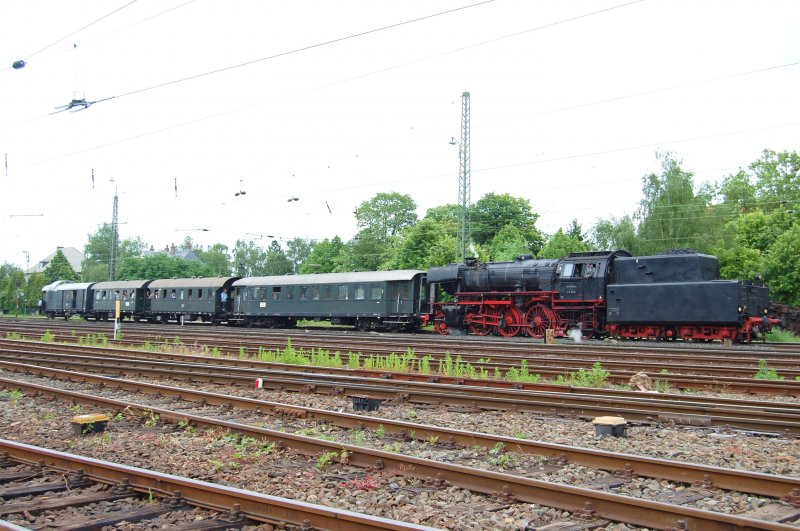 Teil 4 und letzter Teil meiner Kranichsteinserie:
23 042 bringt den letzten Pendelzug nach Darmstadt. Samstag, 24. Mai 2008