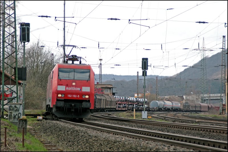 Teleaufnahme auf die 152 152 die am 29.03.2008 den FIR 51196 nach Maschen am Haken hat.