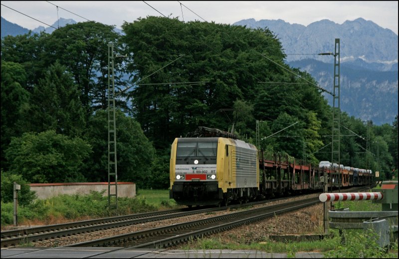 Teleaufnahme auf die E189 902RT, die am Abend des 04.07.2008 einen Autozug von Italien nach Mnchen schleppt. 