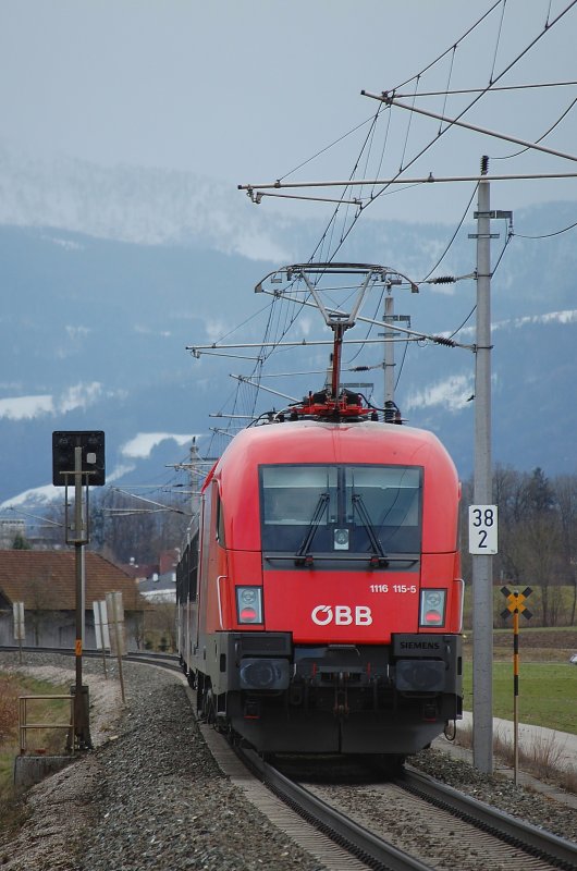 Telenachschuss auf die 1116 115 welche
am 27.03.2009 mit dem Rex 3907 kurz
vor Wartberg/Kr.unterwegs war.