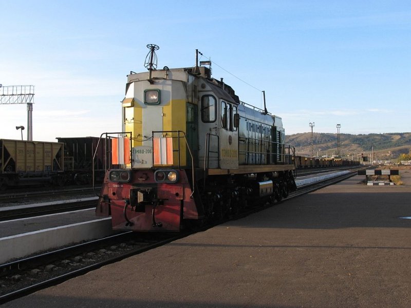 TEM18 – 206 im Abendlicht auf Bahnhof Naoesjki (Наушки) am 14-9-2009. Bahnhof Naoesjki ist ein Grenzbahnhof zwischen Russland und Mongolei.
