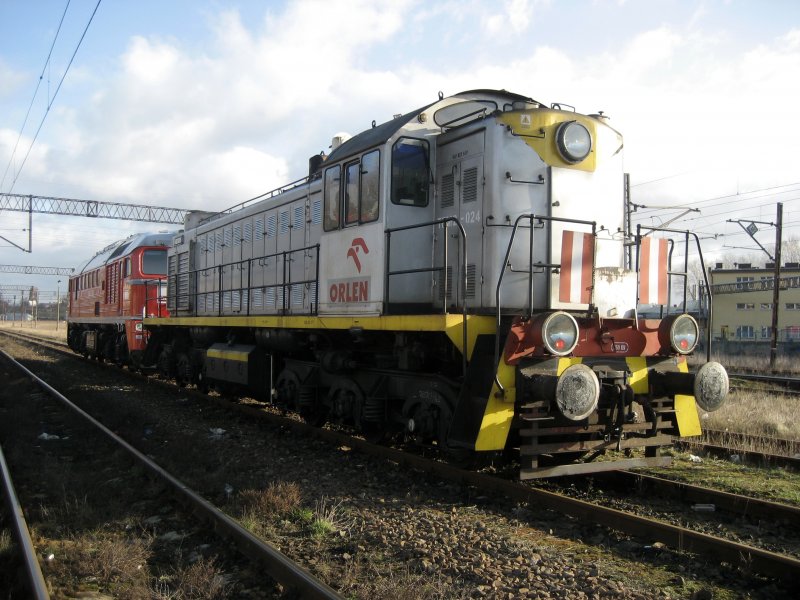 TEM2-024 und M62-1274 in Erwartung auf Kesselzug am 28.02.2008 in Gdańsk.