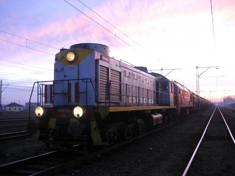 TEM2-024 und M62-590 mit einem Kesselzug am 07.02.2009 in Kutno.