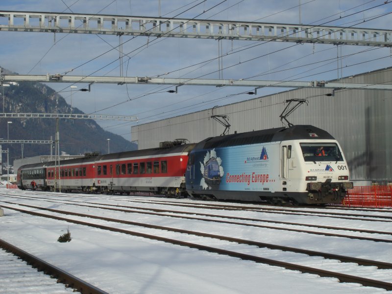 Test- oder Extrazug mit BLS Re 465 001,2 SBB Speisewagen und einem SBB IC Bt .Der Zug kam aus dem Ltschbergbasistunnel und wendete wieder in Frutigen.3.1.2007 