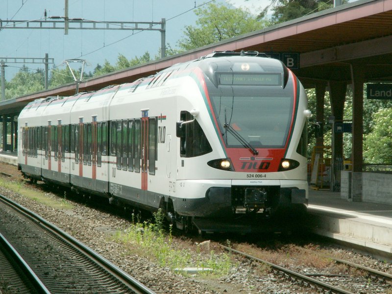 Testfahrten des Zweisystemtriebzuges Stadler  Flirt  (SBB/FS) TILO zwischen Sargans und Landquart,hier in Landquart.
25.05.07