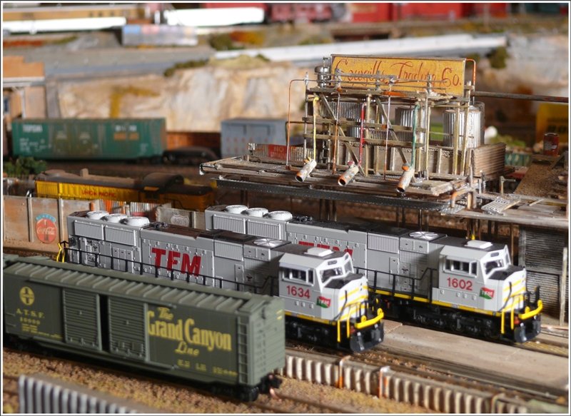 TFM (KCS de Mxico) EMD SD 70MAC 1634 und 1602. Hersteller Kato, (01.06.2009)