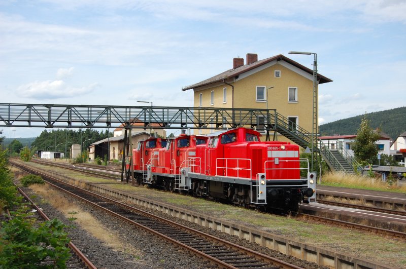 Tfzf 57740 bestehend aus der ehemaligen Tigerente 290 626 und 363 665 und 363 819 am 24.07.2009 in Wernberg-Kblitz