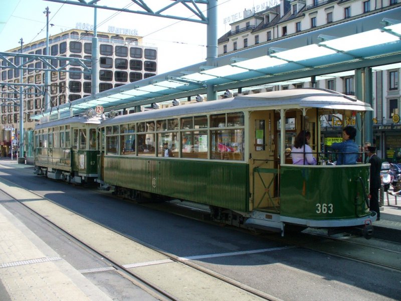 TG - Be 4/4 67 + Bi 363 bei der Haltestelle vor dem SBB hauptbahnhof in Genf am 06.05.2007