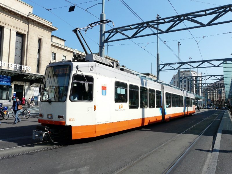 TG - Tram Be 4/8 833 bei der Haltestelle vor dem Bahnhof von Genf am 07.05.2008