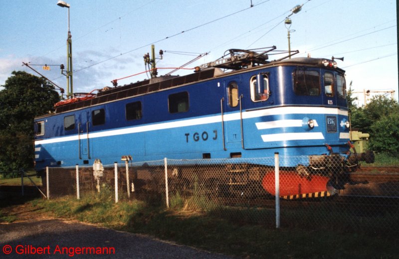 TGOJ Ma 825 am 09.06.2002 in Gteborg.
Diese Lok wurde ursprnglisch an die SJ mit der gleichen Nummer geliefert.