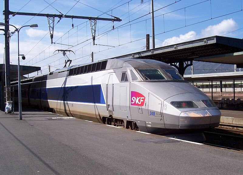 TGV 348  Poitiers  am 28.09.2005 im franzsisch-spanischen Grenzbahnhof Hendaye.