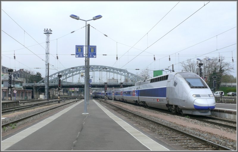 TGV 4406 und 4419 aus Paris Est nach Zrich HB treffen in Mulhouse ein. (08.04.2008)