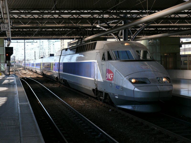 TGV 4527 fhrt in Bruxelles-Midi ein.