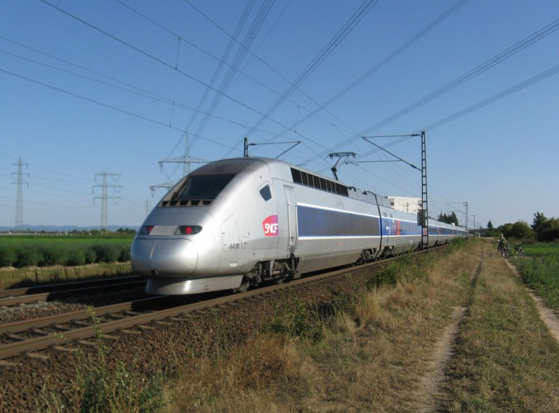 TGV 9552 von Frankfurt(Main)Hbf nach Paris Est.Am 23.08.09 in Lampertheim.